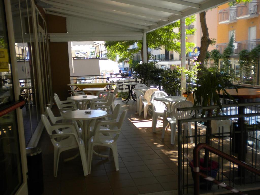 Hotel Nives ริมินี ภายนอก รูปภาพ