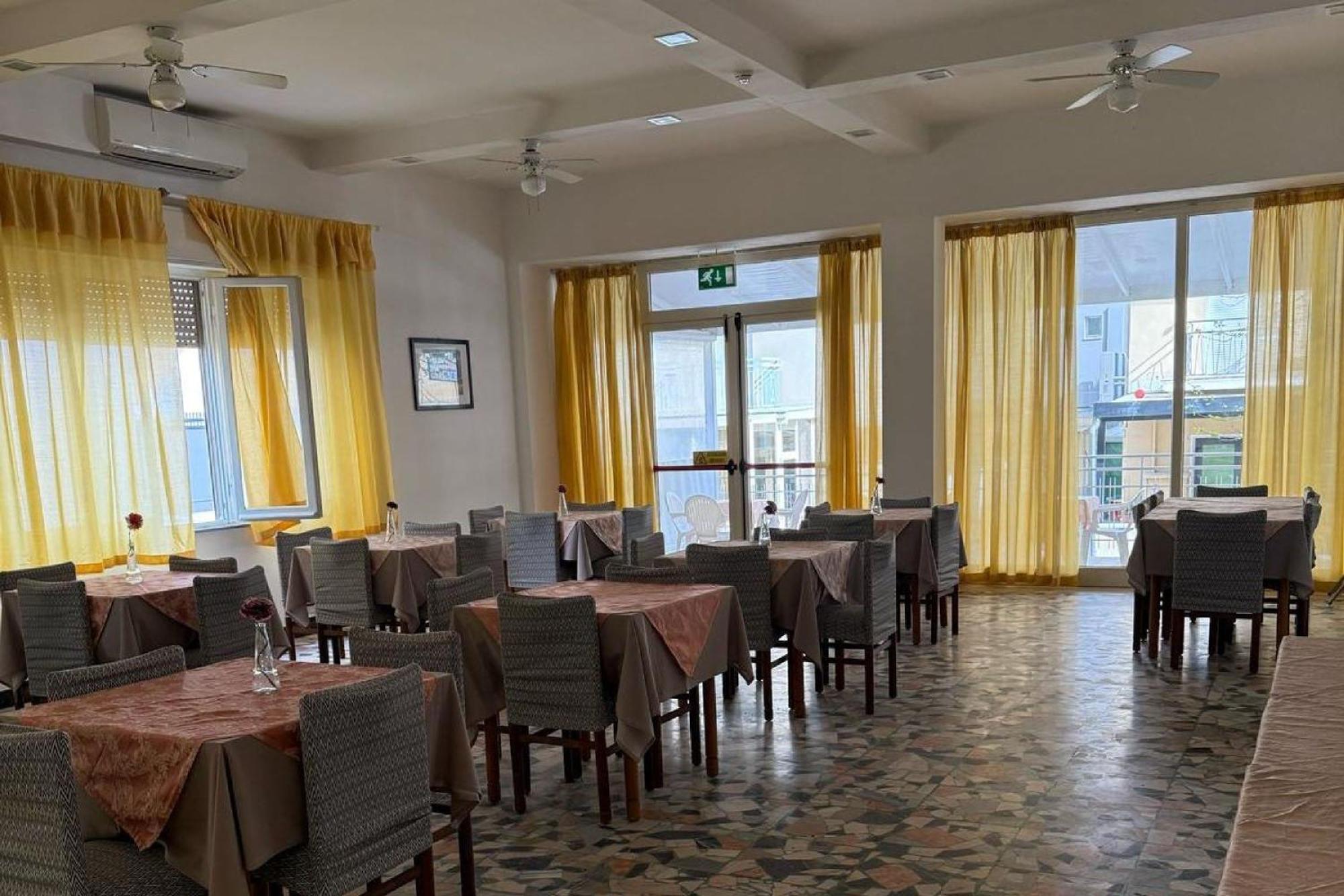 Hotel Nives ริมินี ภายนอก รูปภาพ