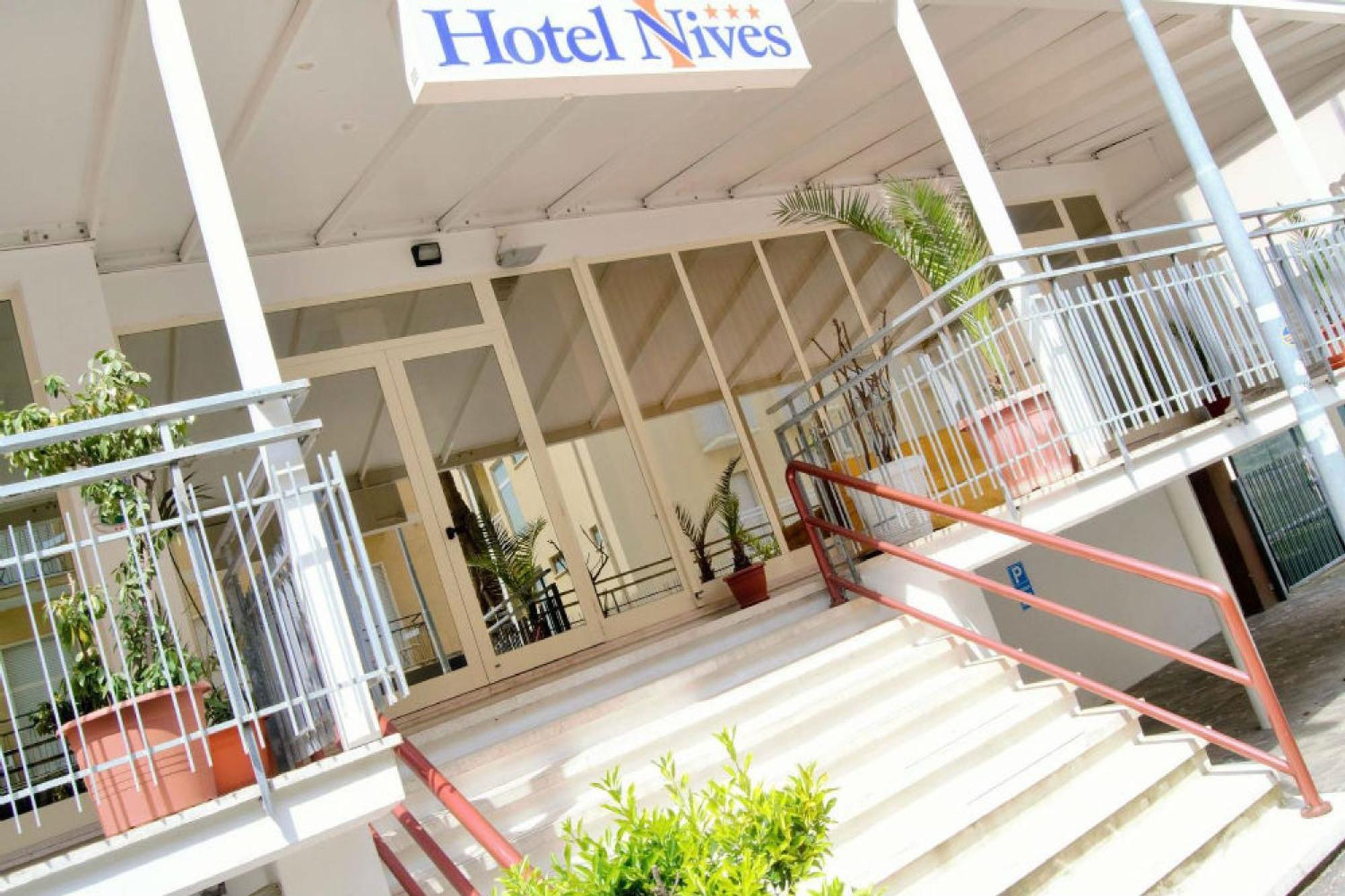 Hotel Nives ริมินี ภายนอก รูปภาพ