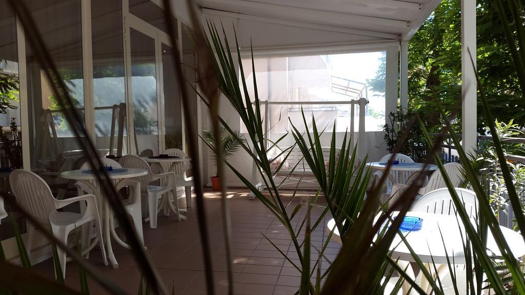 Hotel Nives ริมินี ภายนอก รูปภาพ