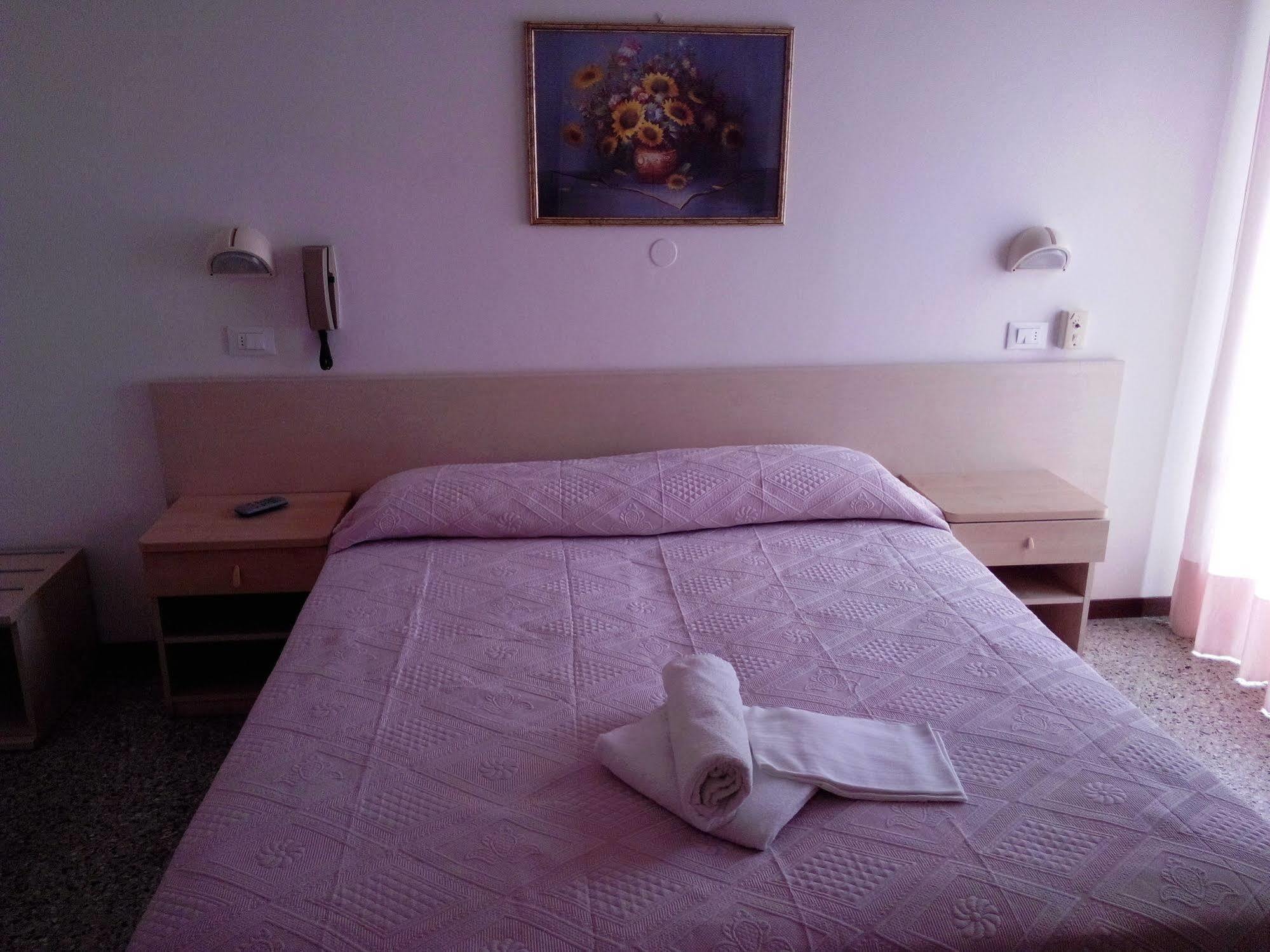 Hotel Nives ริมินี ภายนอก รูปภาพ
